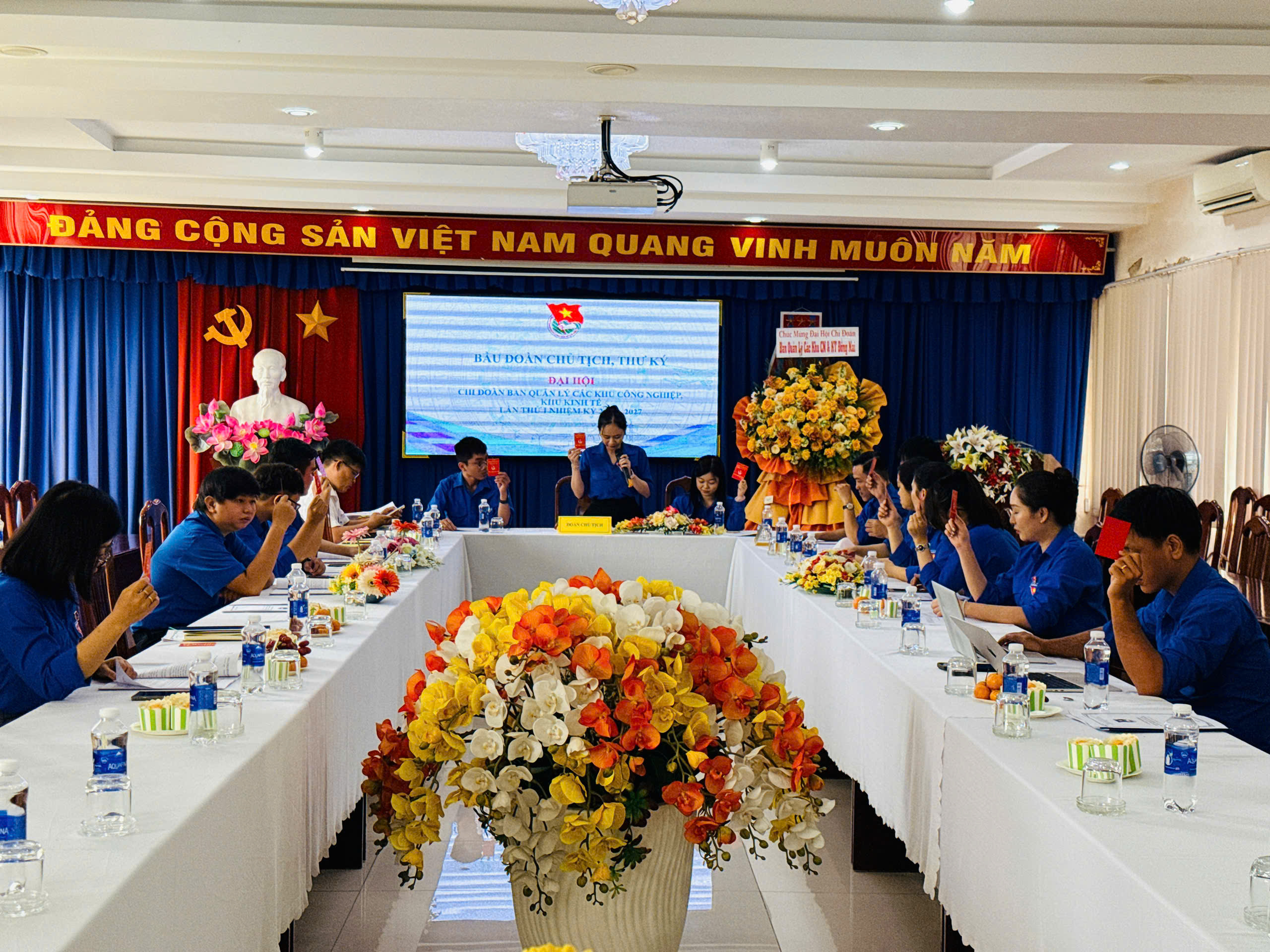 Biểu quyết.jpg