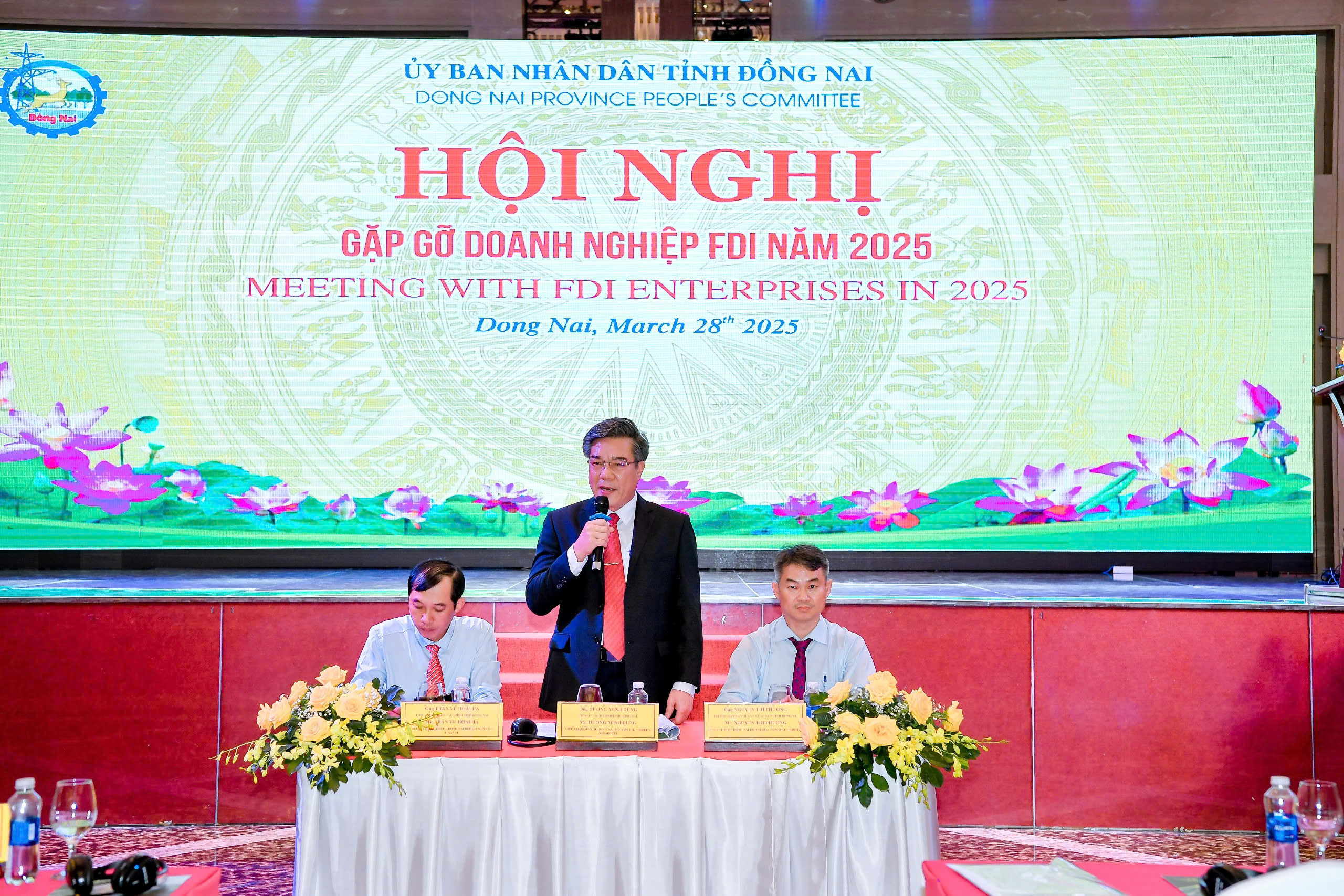 Hoi nghi FDI (thao luan).jpg