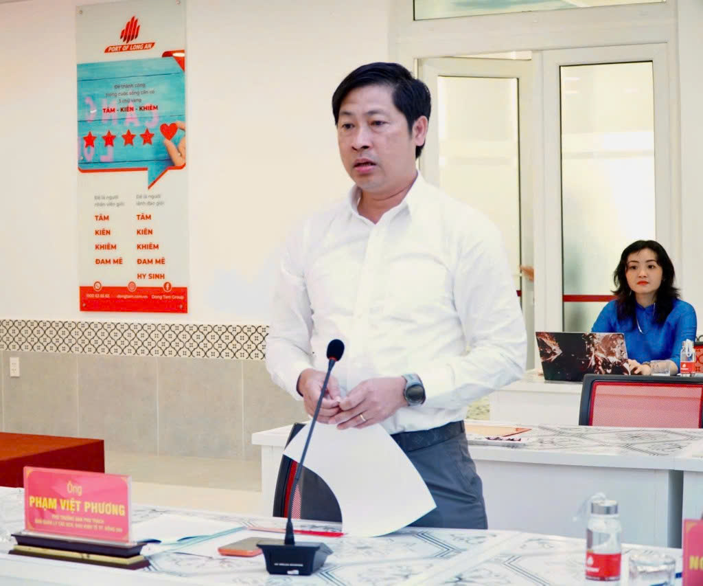 PVP trình bày tham luận.jpg