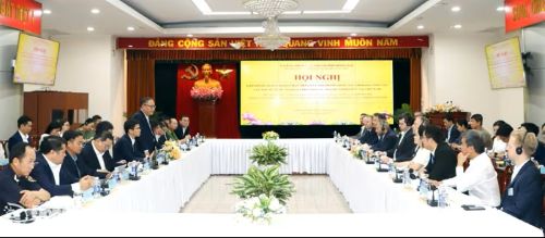 Trao doi tai Hoi nghi.jpg