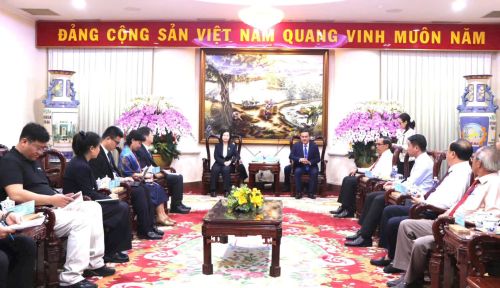 UBND tinh tiep Doan Duc Chau.jpg