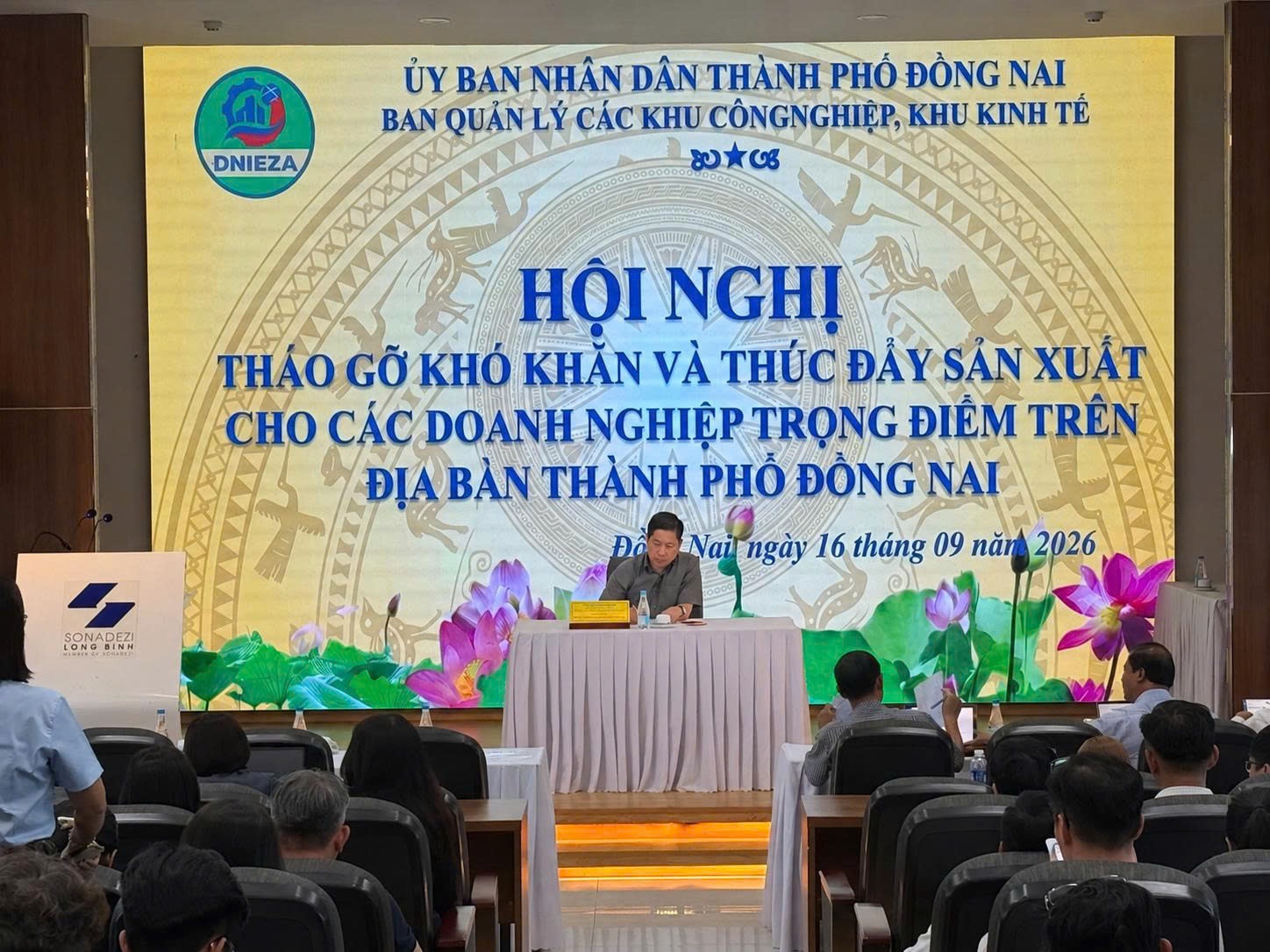 aPhuong phat bieu HN 100 DN.jpg